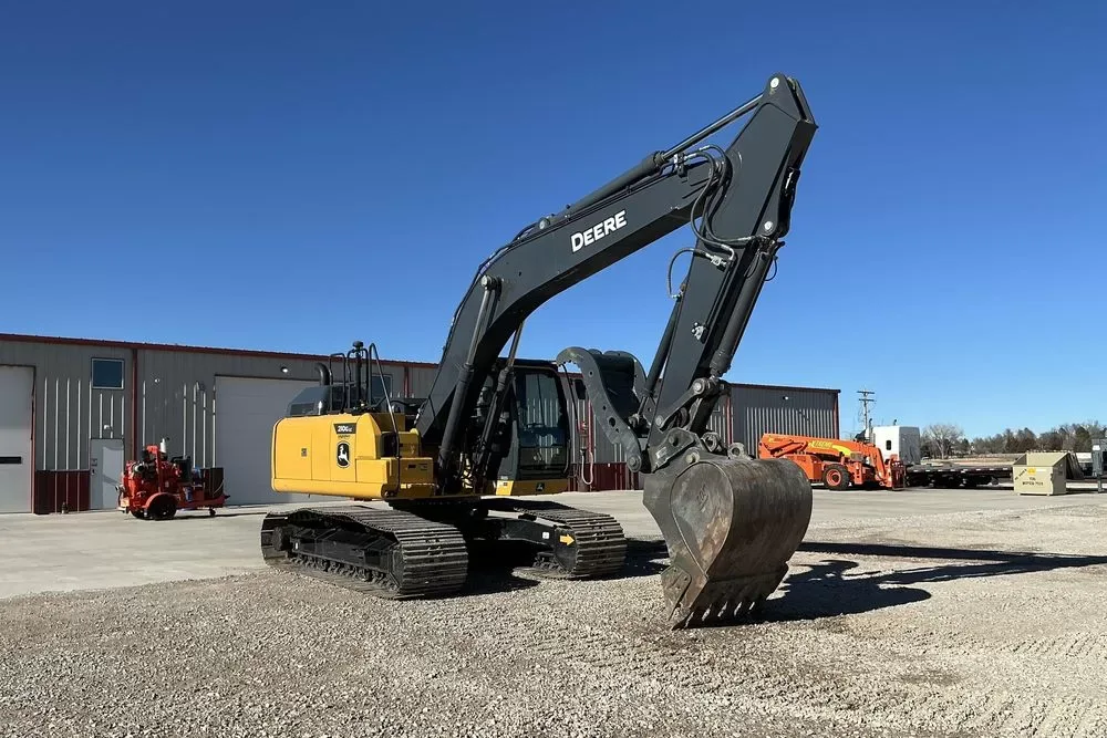 2021 John Deere 210G LC